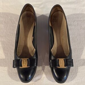 Salvatore Ferragamo Black Vintage Pumps Size 7 AAA